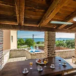 Family Friendly House With A Swimming Pool Maslenica, Novigrad - 13770 Nyaraló