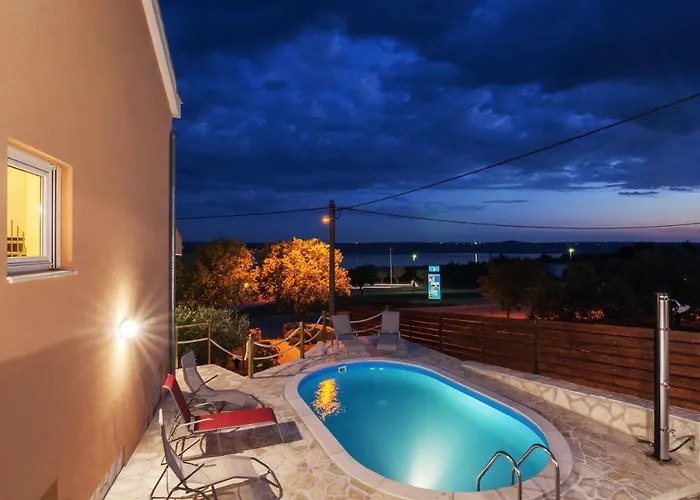 Family Friendly House With A Swimming Pool Maslenica, Novigrad - 13770 마슬레니차