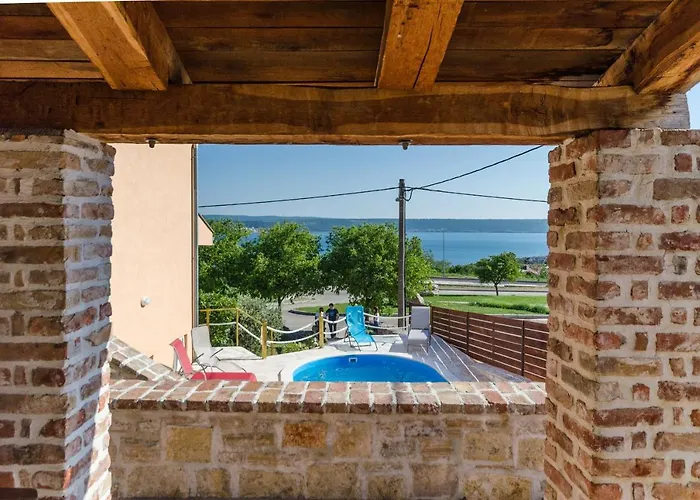 펜션 Family Friendly House With A Swimming Pool Maslenica, Novigrad - 13770