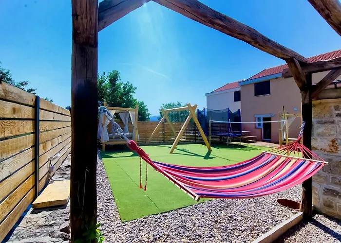 Family Friendly House With A Swimming Pool Maslenica, Novigrad - 13770 펜션 *