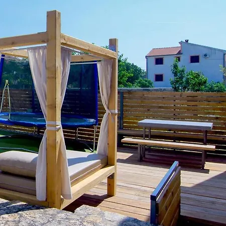 Family Friendly House With A Swimming Pool Maslenica, Novigrad - 13770 Vakantiehuis