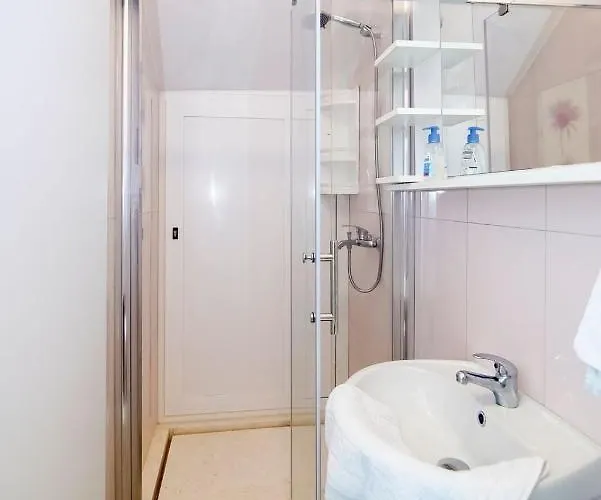 Vikendica Family Friendly House With A Swimming Pool Maslenica, Novigrad - 13770 Maslenica