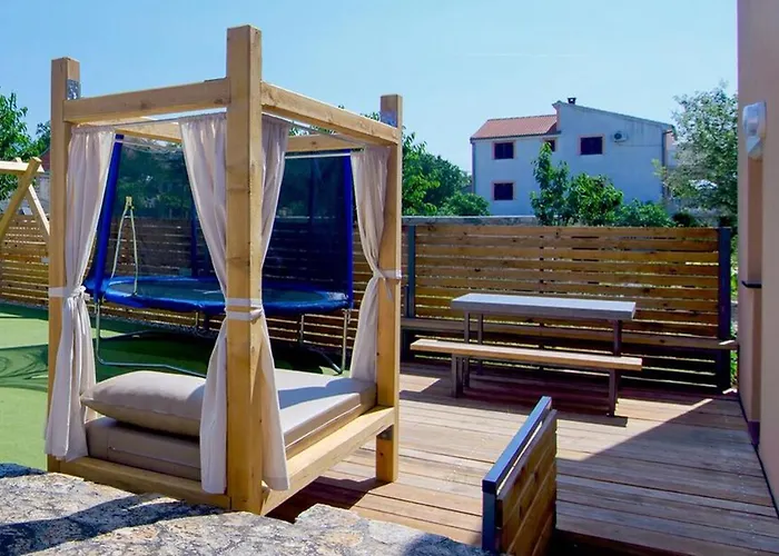Family Friendly House With A Swimming Pool Maslenica, Novigrad - 13770 Feriehus