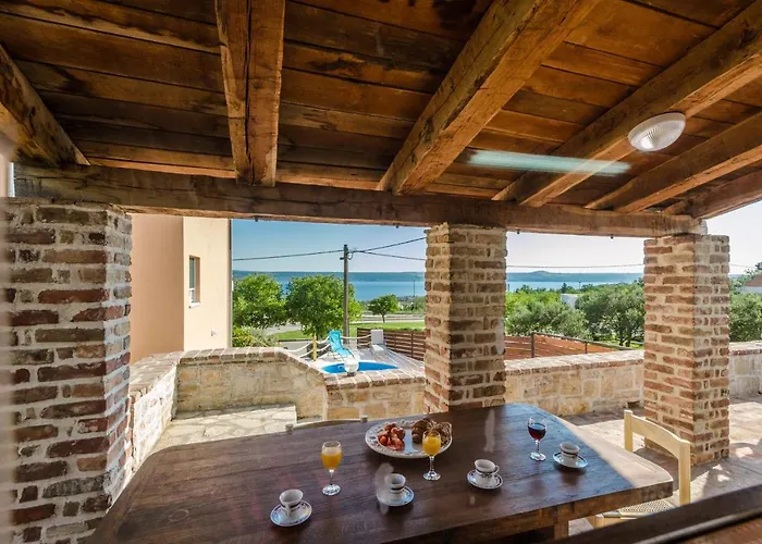 Family Friendly House With A Swimming Pool Maslenica, Novigrad - 13770 Vikendica